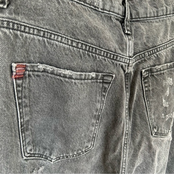 ✨BDG mom high rise distressed destroyed ripped knee jeans 👖 black 27 - Picture 2 of 10